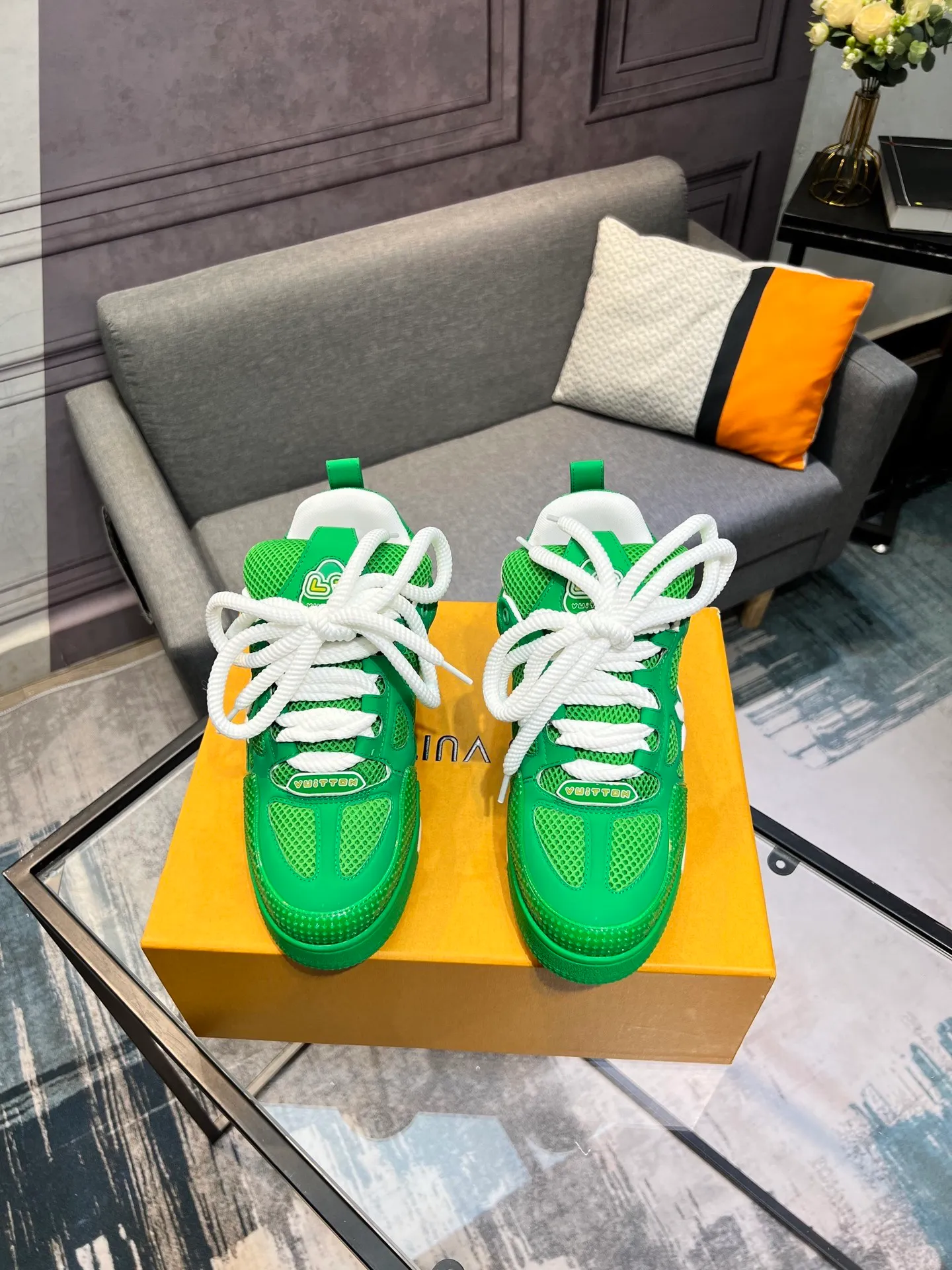 Men's men's shoes💰800 LV top version new style purchasing quality LV~Louis Vuitton LV TRAINER's best-looking sneakers, donkey brand strongly promotes new products, official website limited edition retro basketball sneakers! Both high-top and low-top models spent money to purchase 1:1 accurate reproductions of the originals. The details are invincible and full of sincerity. The imported custom-made original cowhide leather is the same as the original package. The details are 100% restored. The private model customizes the original one-piece TPU outsole. It is different from other brands. Without the original version, this effect cannot be achieved!                Men's and women's models 35-40 39-45 (46 is custom-made and cannot be returned or exchanged)